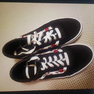 VAN Black sneakers with floral trim